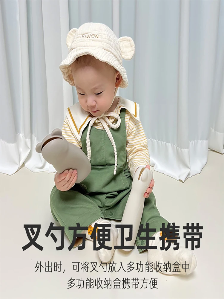 Korean modui children's fork spoon silicone storage box baby bear cute go out portable baby complementary food spoon lunch box
Korean modui children's fork spoon silicone storage box baby bear cute go out portable baby complementary food spoon lunch box