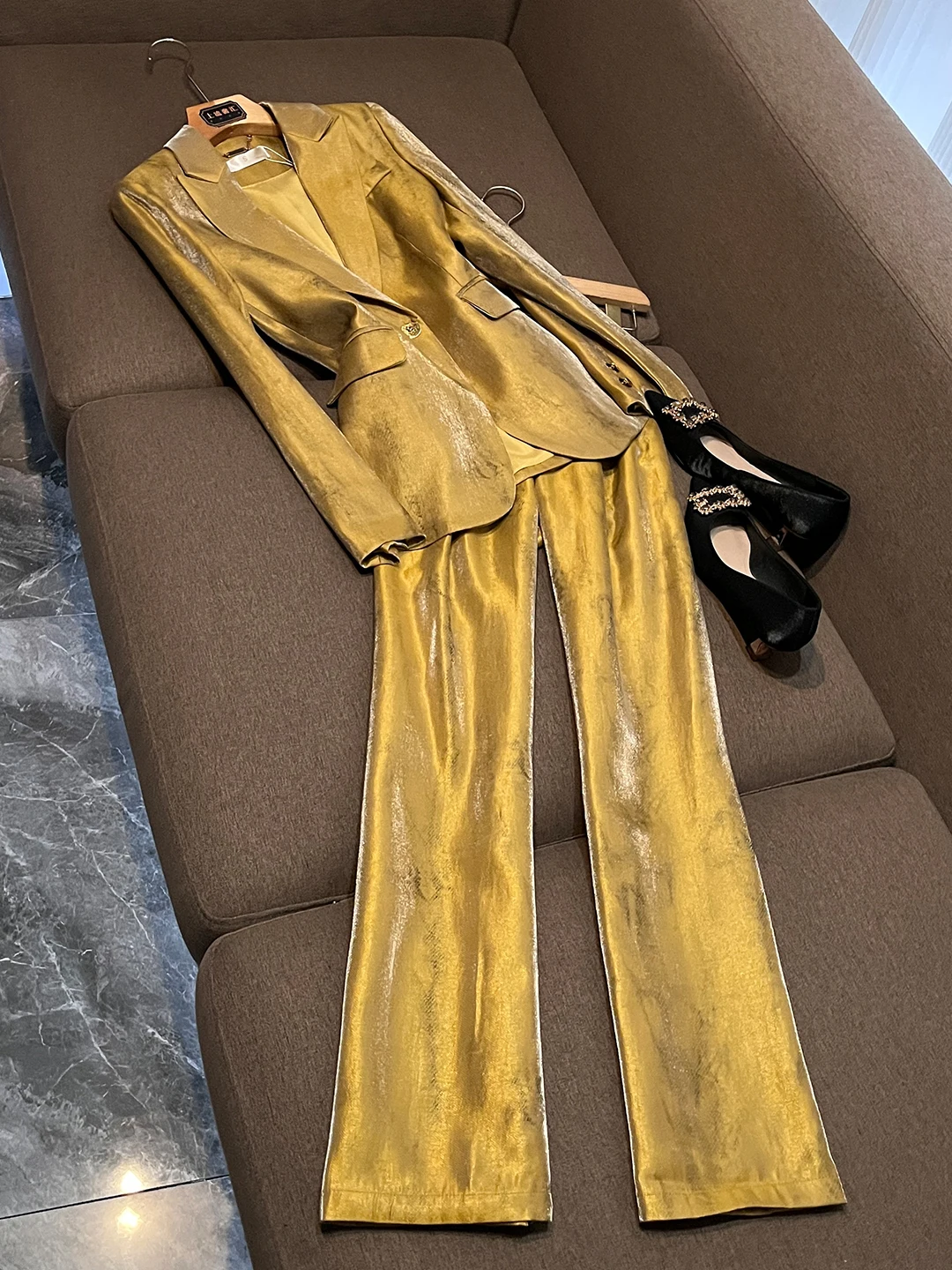 Elegant Gold Suit Jacket Women's Fashionable Korean Style Street Popularity Personality West Costume Set Z490 Polyester Material
Elegant Gold Suit Jacket Women's Fashionable Korean Style Street Popularity Personality West Costume Set Z490 Polyester Material