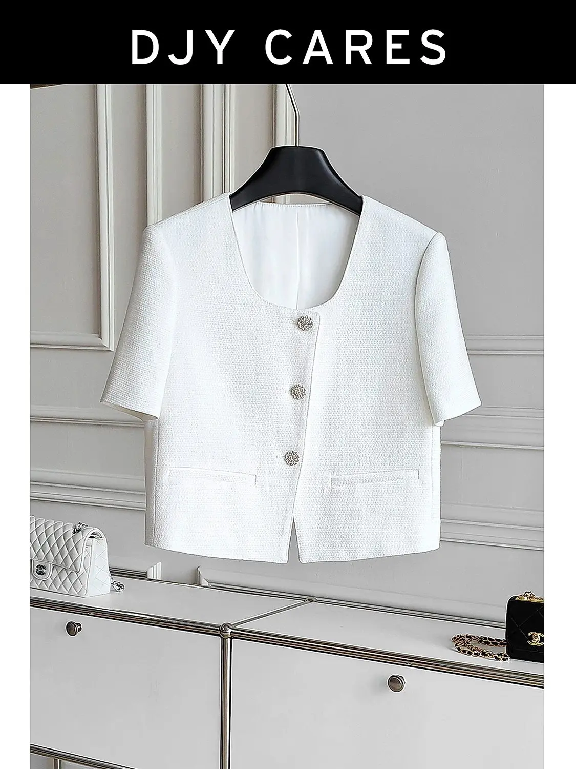New Simple U-neck temperament white short sleeved thin top big size
New Simple U-neck temperament white short sleeved thin top big size