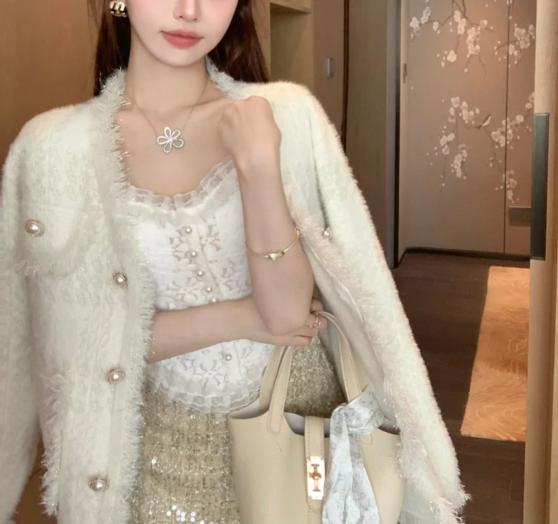 Imitation Mink Fleece Sweater Coat Women's Autumn New Style Small Fragrance V-Neck High Grade Long Sleeve Knitted Top Women
Imitation Mink Fleece Sweater Coat Women's Autumn New Style Small Fragrance V-Neck High Grade Long Sleeve Knitted Top Women