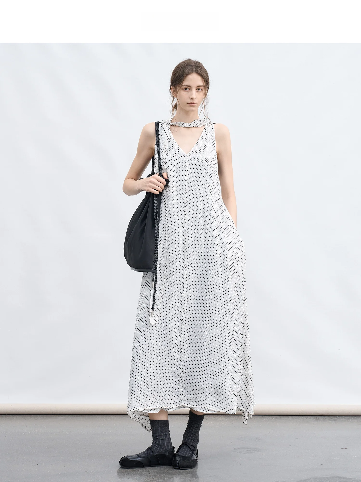 TAGEECHITA V-Neck A-Line Midi Dress Sleeveless Sash Detail Polka Dot Maxi Dress City Commute Casual Summer Dress
TAGEECHITA V-Neck A-Line Midi Dress Sleeveless Sash Detail Polka Dot Maxi Dress City Commute Casual Summer Dress