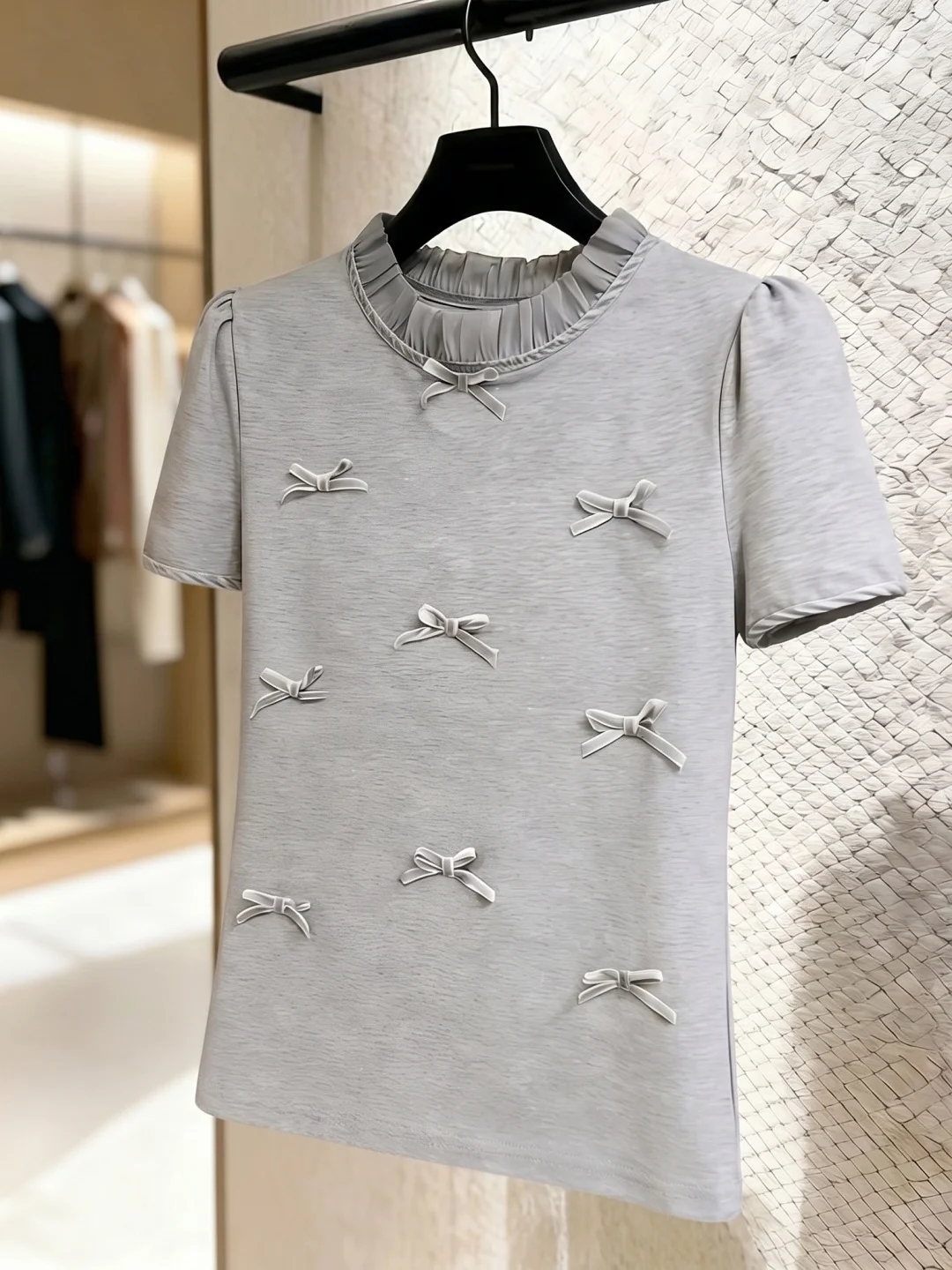 Elegant Knot Pure Color Short Sleeve Women's Top Summer Floral Design Versatile Ageless Korean Style Silk Shirt
Elegant Knot Pure Color Short Sleeve Women's Top Summer Floral Design Versatile Ageless Korean Style Silk Shirt