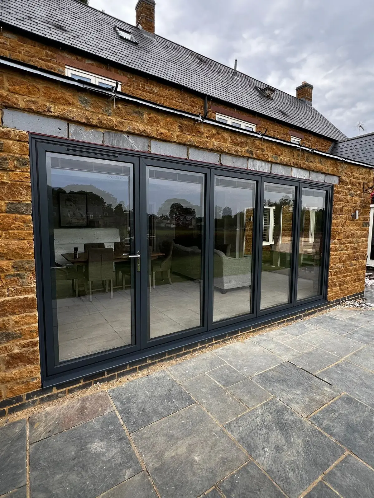 Accordion Doors for House Apartment Villa Aluminum Frame Metal Entrance Doors for Home Double Glazed Folding Door High Security
Accordion Doors for House Apartment Villa Aluminum Frame Metal Entrance Doors for Home Double Glazed Folding Door High Security