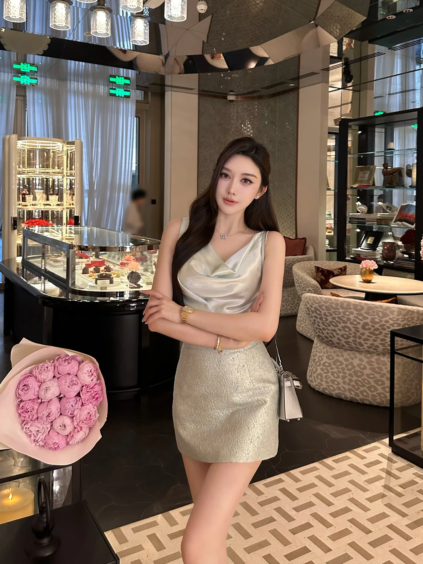 Юбка А-силуэта с высокой талией и вышивкой SX, облегающая, для женщин, роскошная, сексуальная, в корейском стиле, для офиса, однотонная, из смесового полиэстера
Юбка А-силуэта с высокой талией и вышивкой SX, облегающая, для женщин, роскошная, сексуальная, в корейском стиле, для офиса, однотонная, из смесового полиэстера