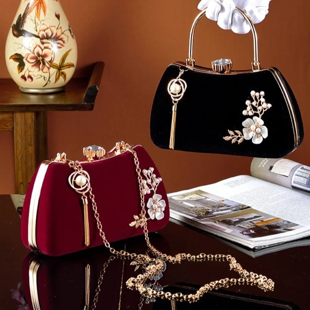 Elegant Tassel Velvet Dinner Handbag Flowers Rhinestone Evening Banquet Bag Square Clutch Bridal Clutch Bag Girl
Elegant Tassel Velvet Dinner Handbag Flowers Rhinestone Evening Banquet Bag Square Clutch Bridal Clutch Bag Girl