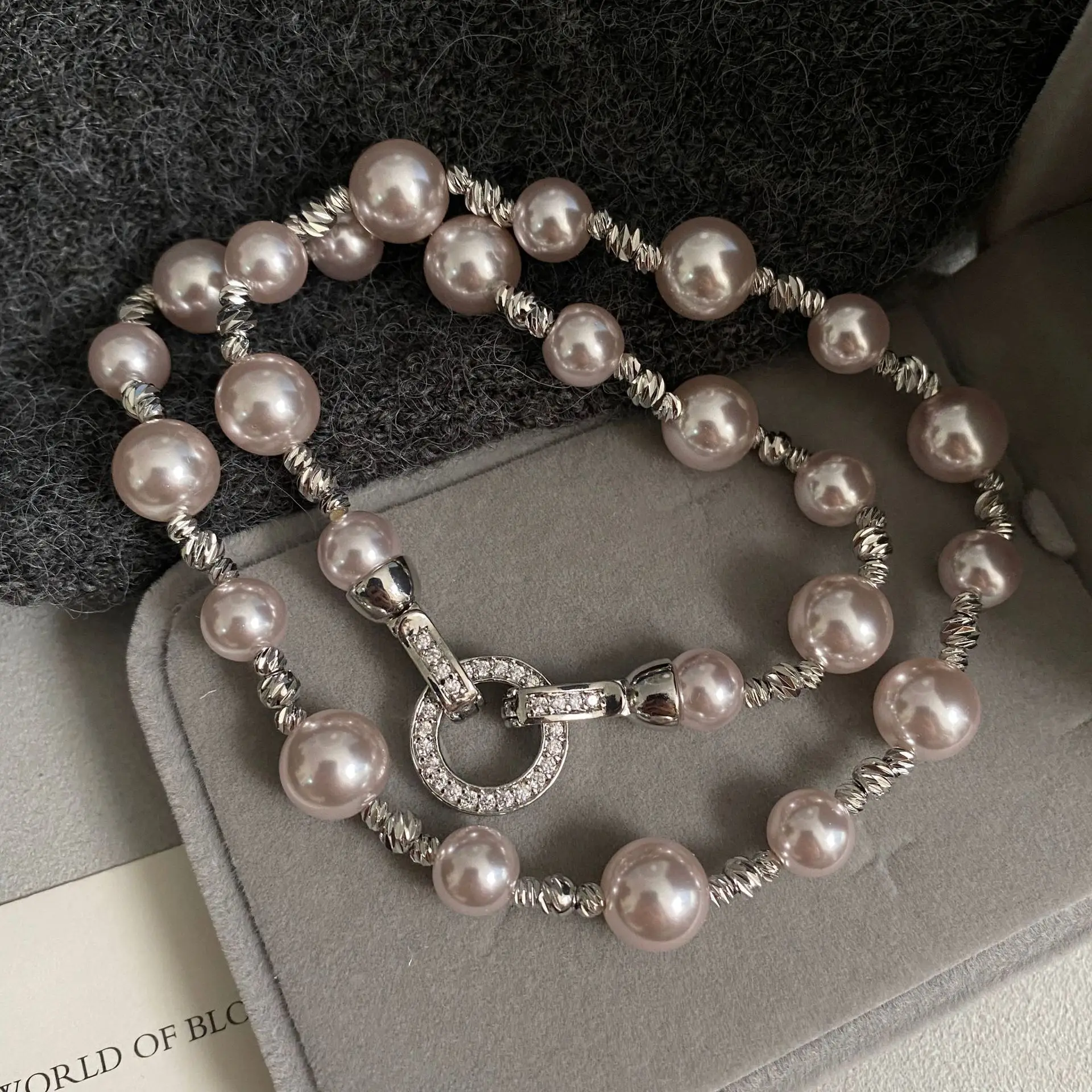 Rose Necklace for Women Micro Pave Clasp Design Rose Gold Plated Titanium Steel Lightweight Daily Elegant Choker Jewelry
Rose Necklace for Women Micro Pave Clasp Design Rose Gold Plated Titanium Steel Lightweight Daily Elegant Choker Jewelry