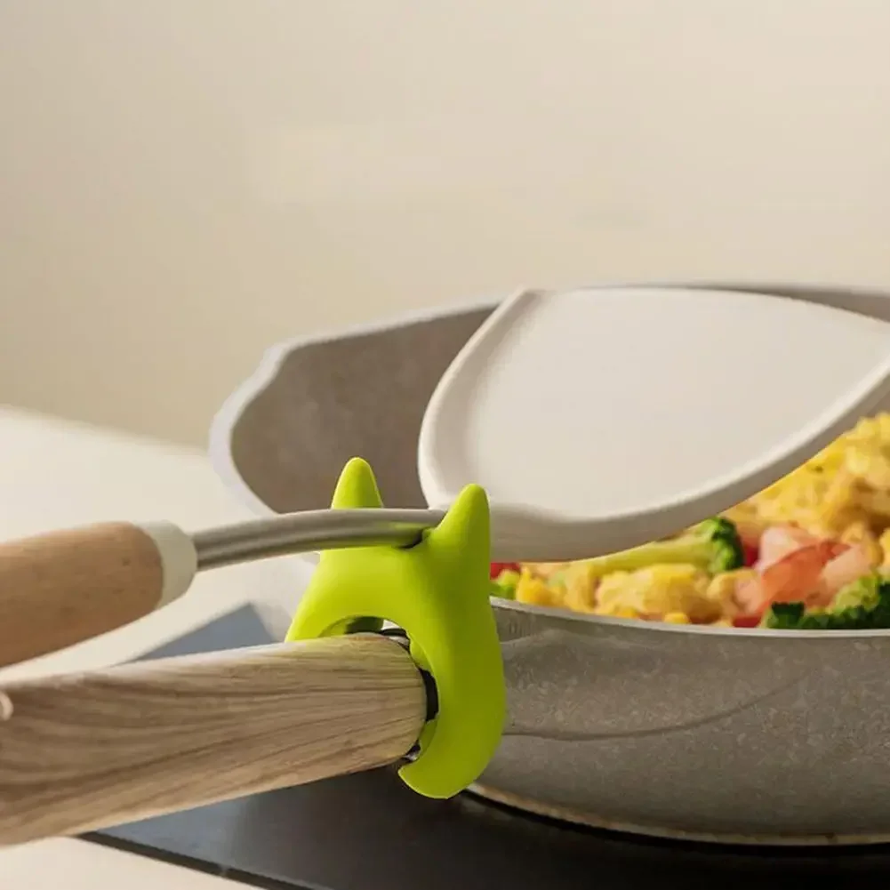 Portable Silicone Anti-overflow Pot Lid Clip Anti-scalding Spoon Holder Support Rack Kitchen Universal Spatula Bracket Clip
Portable Silicone Anti-overflow Pot Lid Clip Anti-scalding Spoon Holder Support Rack Kitchen Universal Spatula Bracket Clip