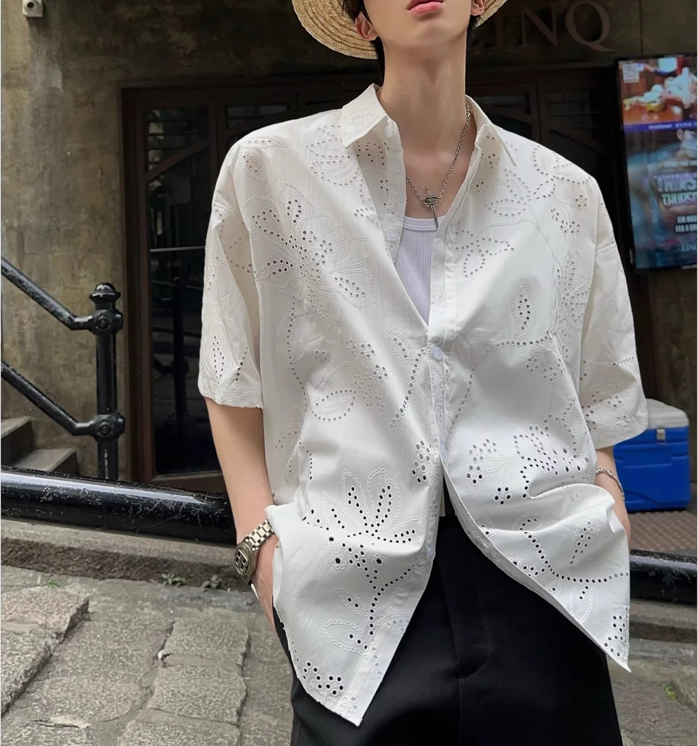 Summer New Breathable Beach Resort Wind Embroidery Simple Short-sleeved Shirt Men's Casual Trend
Summer New Breathable Beach Resort Wind Embroidery Simple Short-sleeved Shirt Men's Casual Trend