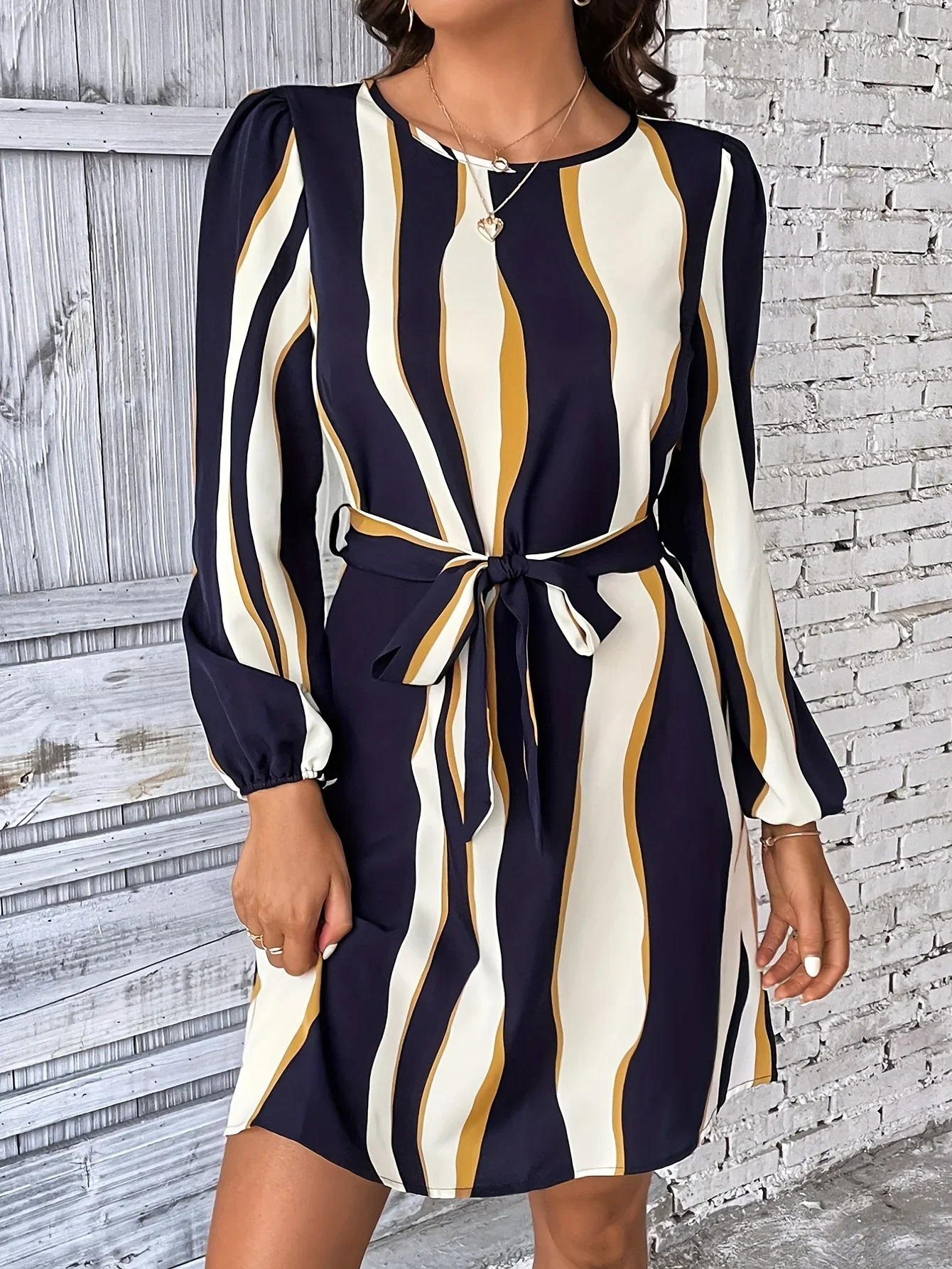 European and American Women's Fashionable and Elegant Geometric Pattern Lantern Sleeve Belt Dress
European and American Women's Fashionable and Elegant Geometric Pattern Lantern Sleeve Belt Dress