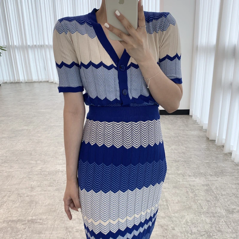 Chic Retro V-Ne Color Blo Wave Pattern ort Sve Knitted Top High Waist Bodycon Skirt Faion Set for Young Women
Chic Retro V-Ne Color Blo Wave Pattern ort Sve Knitted Top High Waist Bodycon Skirt Faion Set for Young Women