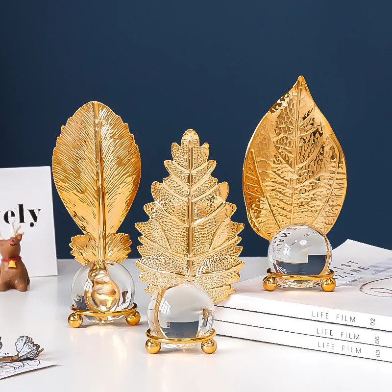 Golden Ginkgo Leaf Iron Art Jewelry Ornament, Crystal Ball, Living Room Wine Cabinet, TV Cabinet, Art Decoration Sculpture
Golden Ginkgo Leaf Iron Art Jewelry Ornament, Crystal Ball, Living Room Wine Cabinet, TV Cabinet, Art Decoration Sculpture