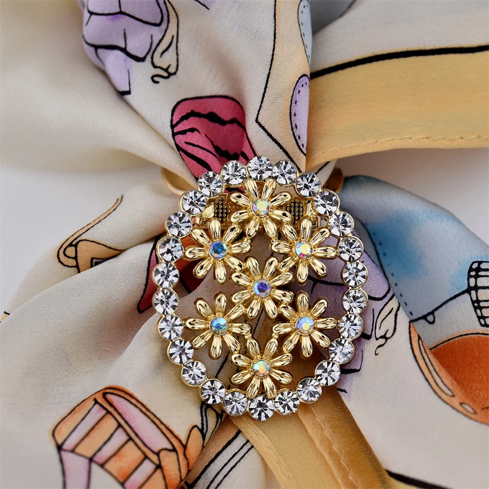 CZ Fashion Oval T-Shirt Corner Thin Waist Knot Scarf Buckle Exquisite Daisies Zircon Brooch For Women Accessories
CZ Fashion Oval T-Shirt Corner Thin Waist Knot Scarf Buckle Exquisite Daisies Zircon Brooch For Women Accessories