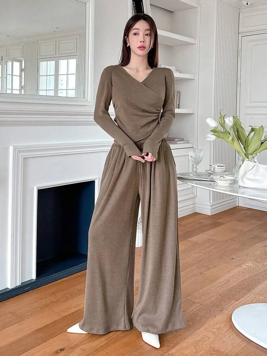 Womens V Neck Wrap Top And Wide Leg Pants Set Casual Lounge Wear
Womens V Neck Wrap Top And Wide Leg Pants Set Casual Lounge Wear