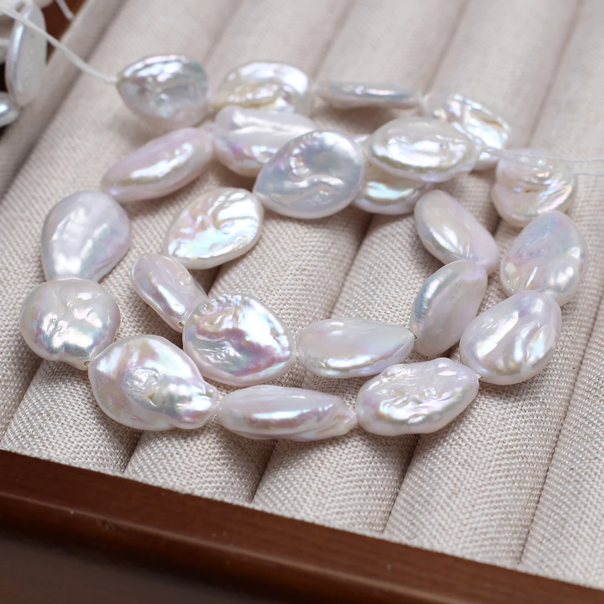 Natural Freshwater 13x18-14x22mmAAAA White Teardrop Oval Pearl Bead Jewelry Make DIY Necklace Bracelet Accessories Wedding Women 
Natural Freshwater 13x18-14x22mmAAAA White Teardrop Oval Pearl Bead Jewelry Make DIY Necklace Bracelet Accessories Wedding Women