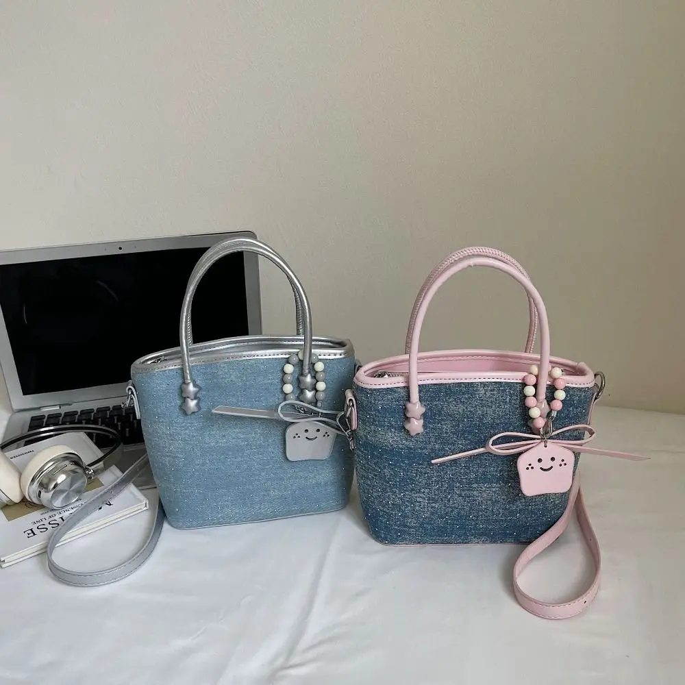 Повседневная минималистичная джинсовая сумка-ведро со стразами и подвеской, корейская сумка через плечо с цветными блоками, элегантная женская сумка для улицы
Повседневная минималистичная джинсовая сумка-ведро со стразами и подвеской, корейская сумка через плечо с цветными блоками, элегантная женская сумка для улицы