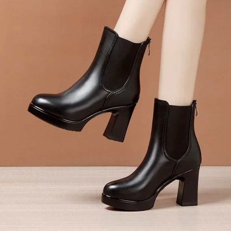 8.5cm Small Size 32-43 New Genuine Leather Plush Ankle Boots Fall Winter Women's Block High Heels Boots for Office Model W425
8.5cm Small Size 32-43 New Genuine Leather Plush Ankle Boots Fall Winter Women's Block High Heels Boots for Office Model W425