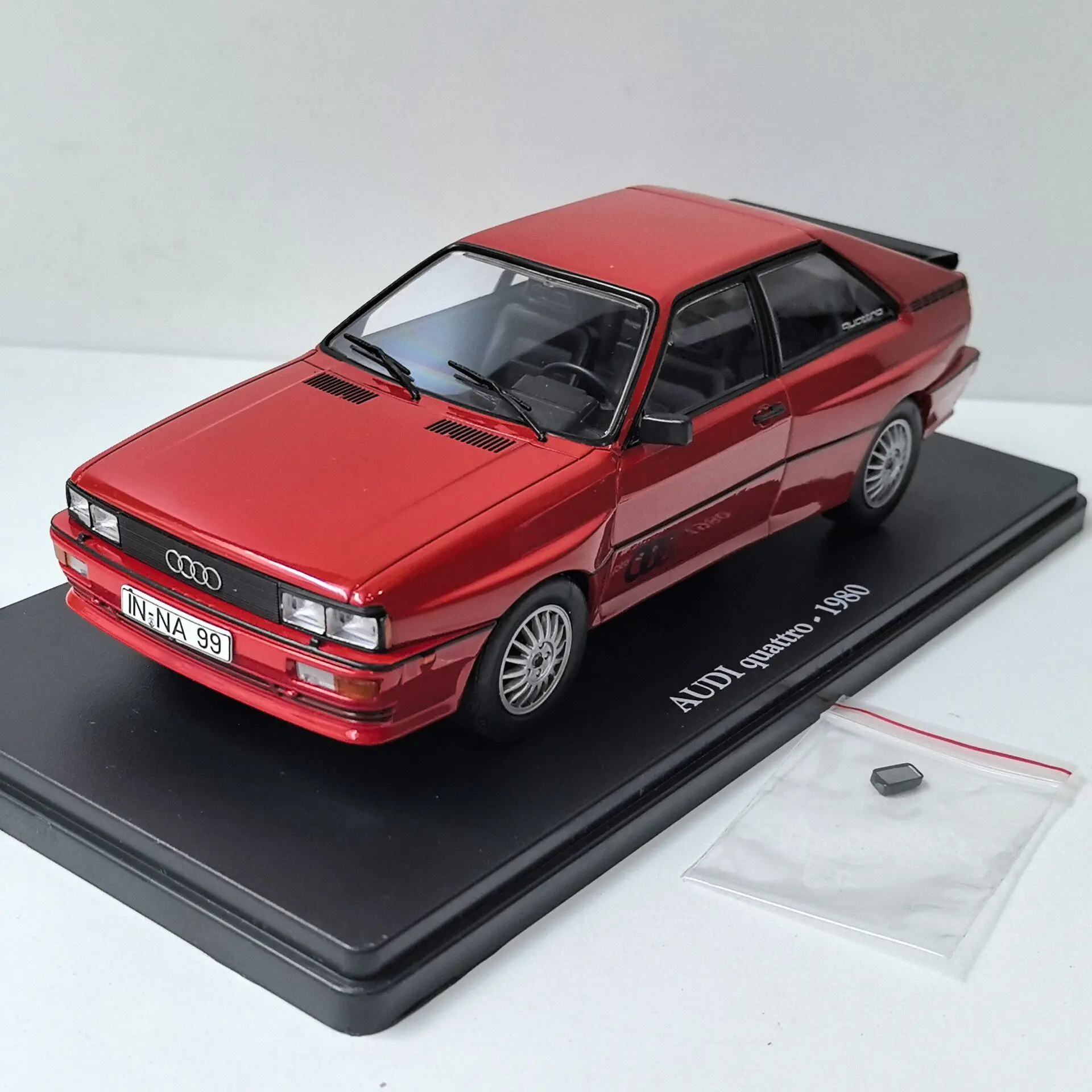No Color Box Reverse Mirror Broken Box Cracking Diecast IXO 1/24 Scale AUDI QUATTRO 1980 43 Alloy Car Model
No Color Box Reverse Mirror Broken Box Cracking Diecast IXO 1/24 Scale AUDI QUATTRO 1980 43 Alloy Car Model