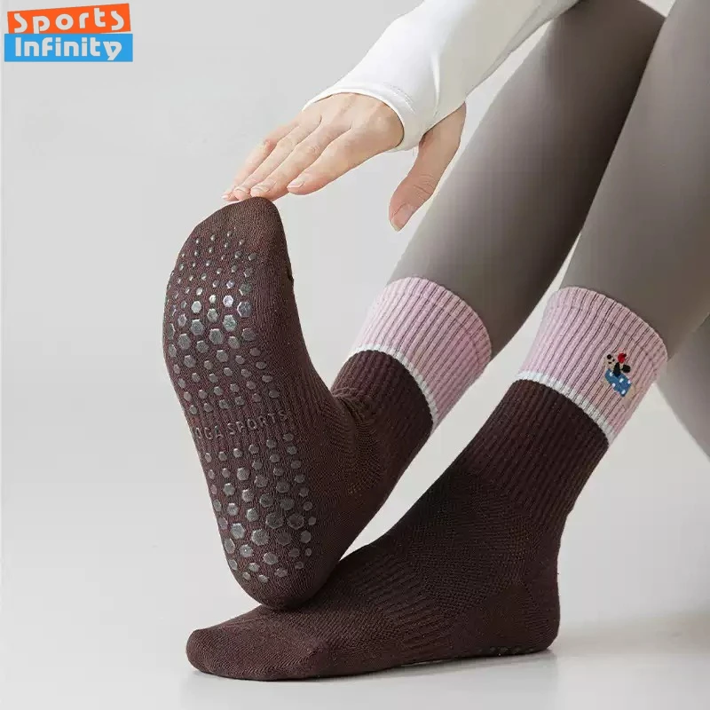 New Fashion Yoga Socks Anti Slip Professional Pilates Socks Women's Indoor Aerobics Trampoline Fitness Sports Running Socks
New Fashion Yoga Socks Anti Slip Professional Pilates Socks Women's Indoor Aerobics Trampoline Fitness Sports Running Socks