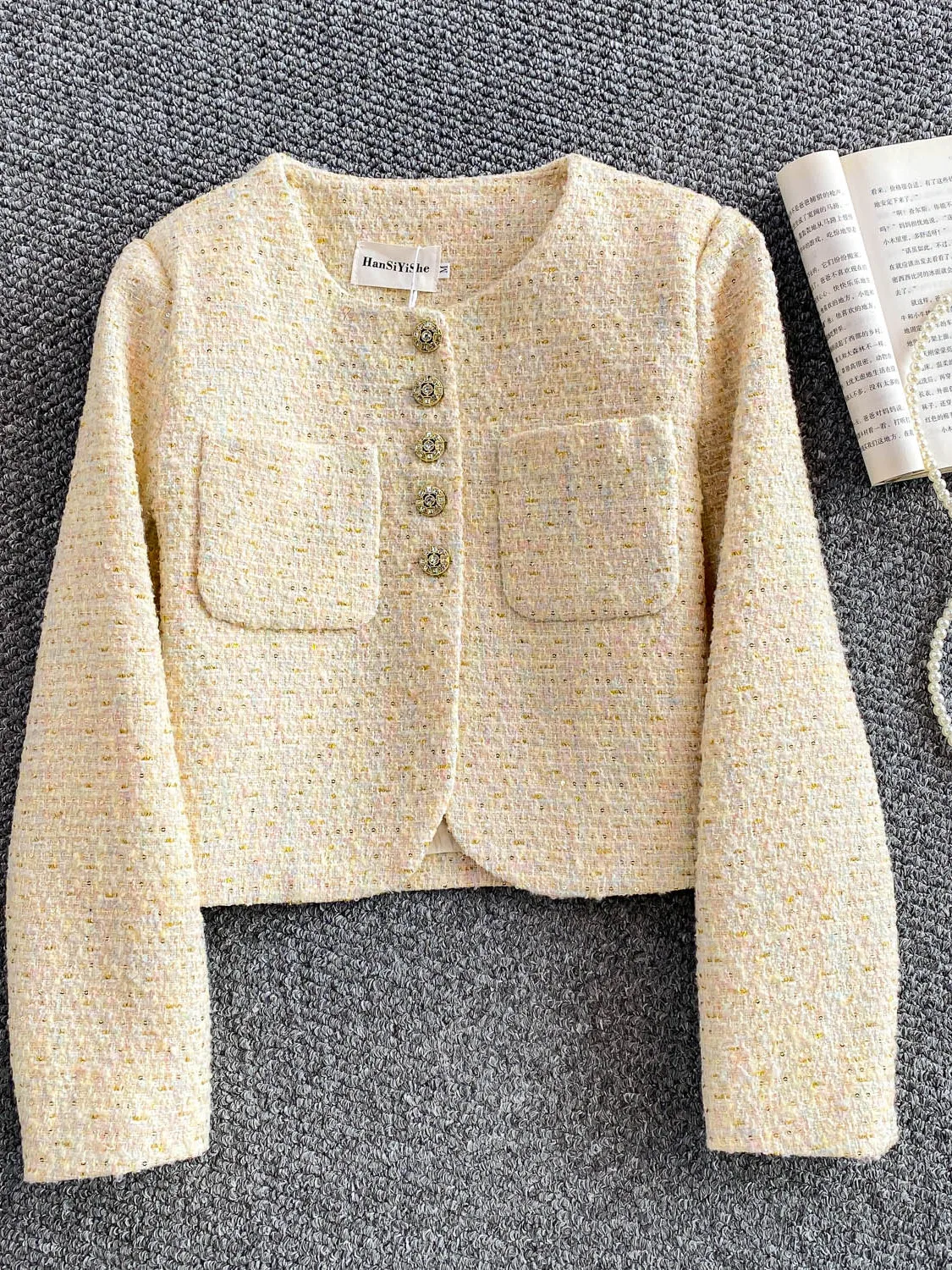 ort Coat Women's round Ne Heavy Embellied Tweed Jaet Unique Slimming Metal Button Unique Autumn Winter Oute...
ort Coat Women's round Ne Heavy Embellied Tweed Jaet Unique Slimming Metal Button Unique Autumn Winter Oute...