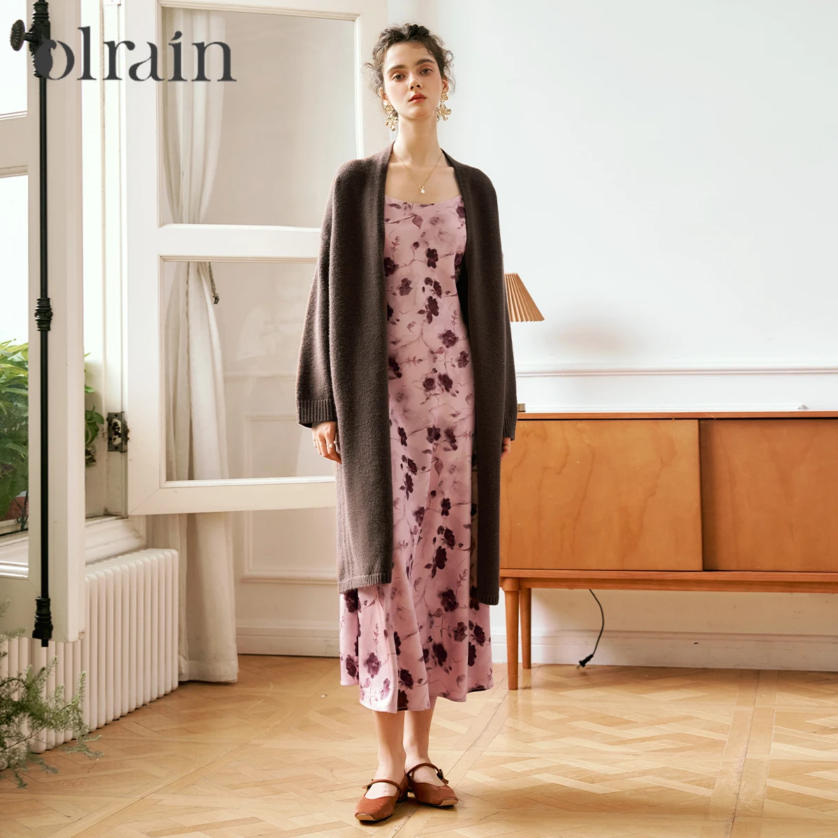 OLrain French Coffee Knitted Long Cardigan Women's Knitwear 2025 New Lazy Simple Loose Long Sleeve Knit Outerwear N56QZ86535
OLrain French Coffee Knitted Long Cardigan Women's Knitwear 2025 New Lazy Simple Loose Long Sleeve Knit Outerwear N56QZ86535