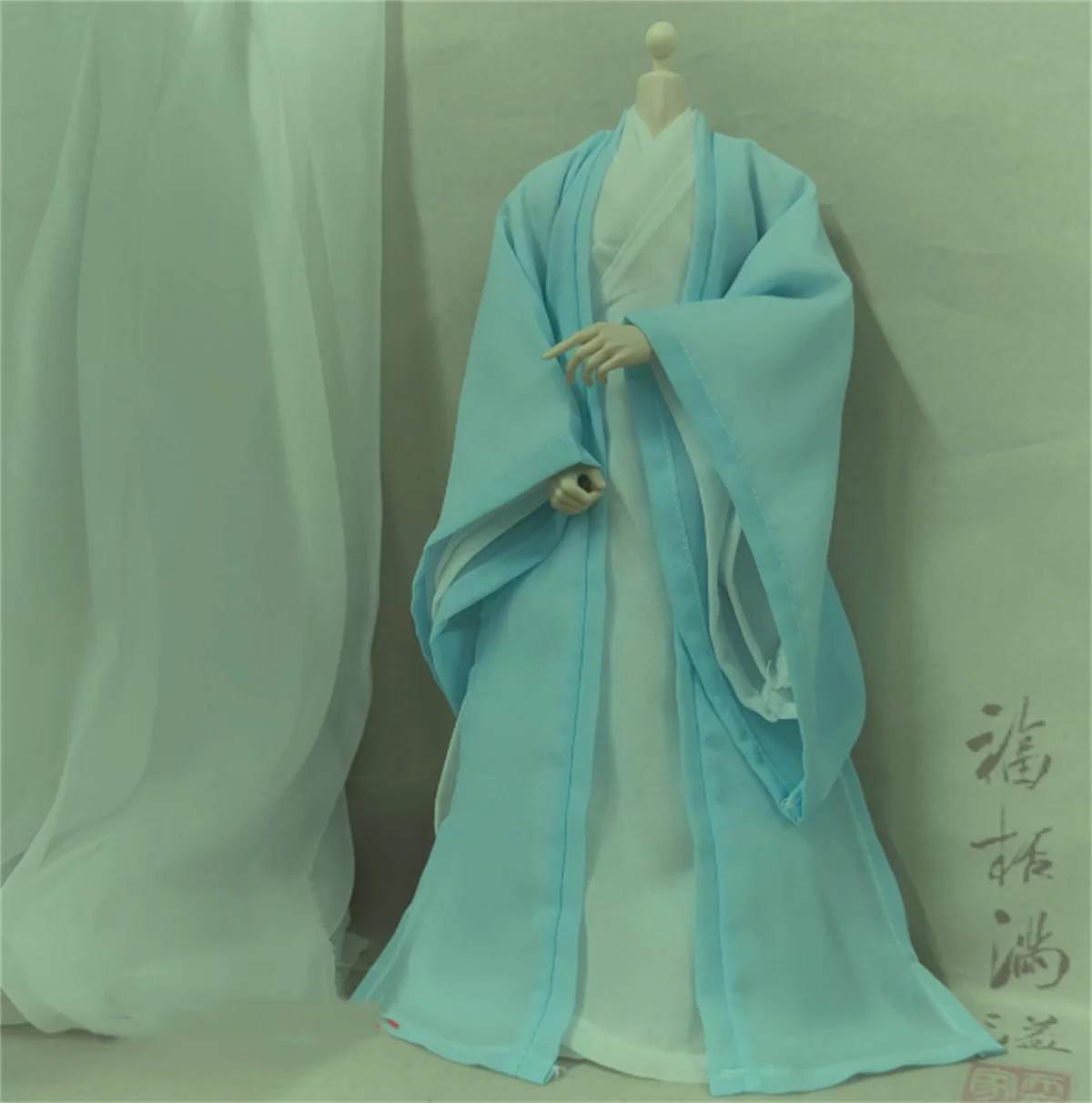Платье Hanfu на заказ 1/6, мужской древний синий костюм Hanfu в китайском стиле, традиционная модель халата для 12-дюймовой экшн-фигурки, аниме-игрушки
Платье Hanfu на заказ 1/6, мужской древний синий костюм Hanfu в китайском стиле, традиционная модель халата для 12-дюймовой экшн-фигурки, аниме-игрушки