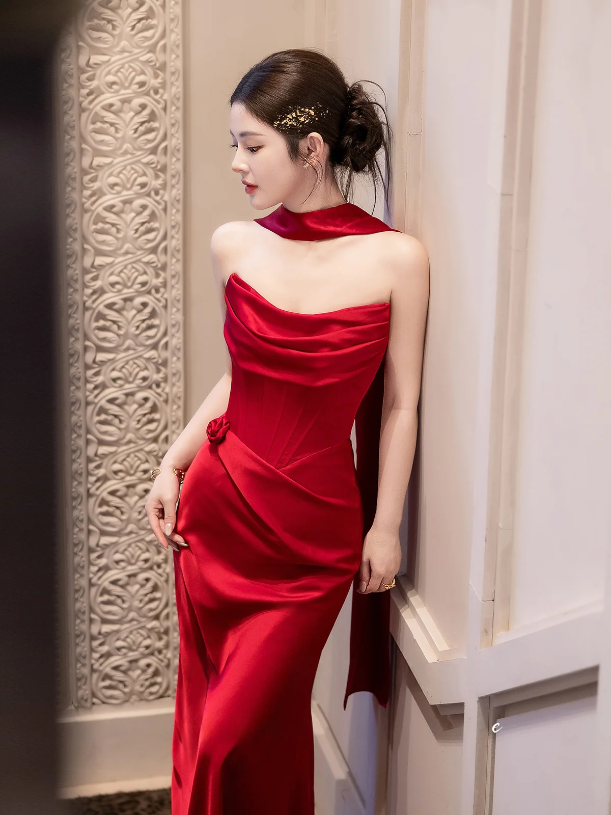 Elegant Satin Bridesmaid Dress with Strap Wedding Dress for Engagement Party Long Evening Gown with Draped Back Neck Design
Elegant Satin Bridesmaid Dress with Strap Wedding Dress for Engagement Party Long Evening Gown with Draped Back Neck Design