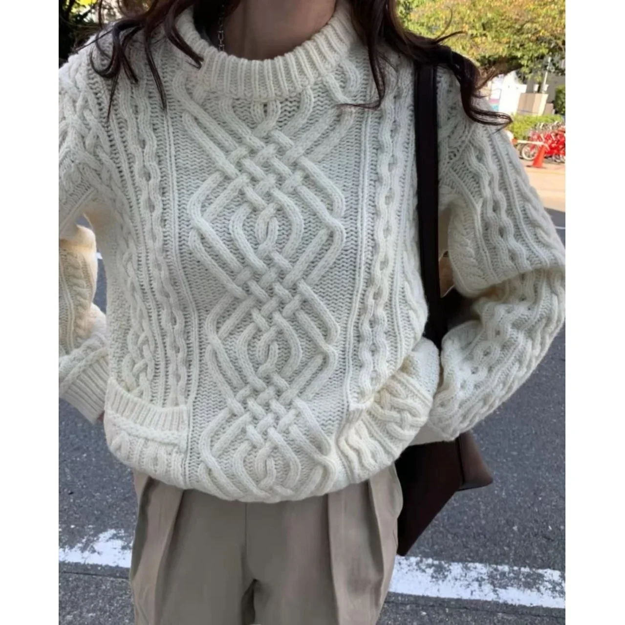 Женский свободный вязаный свитер, осень-зима, новый корейский шикарный высокочувствительный модный топ
Женский свободный вязаный свитер, осень-зима, новый корейский шикарный высокочувствительный модный топ