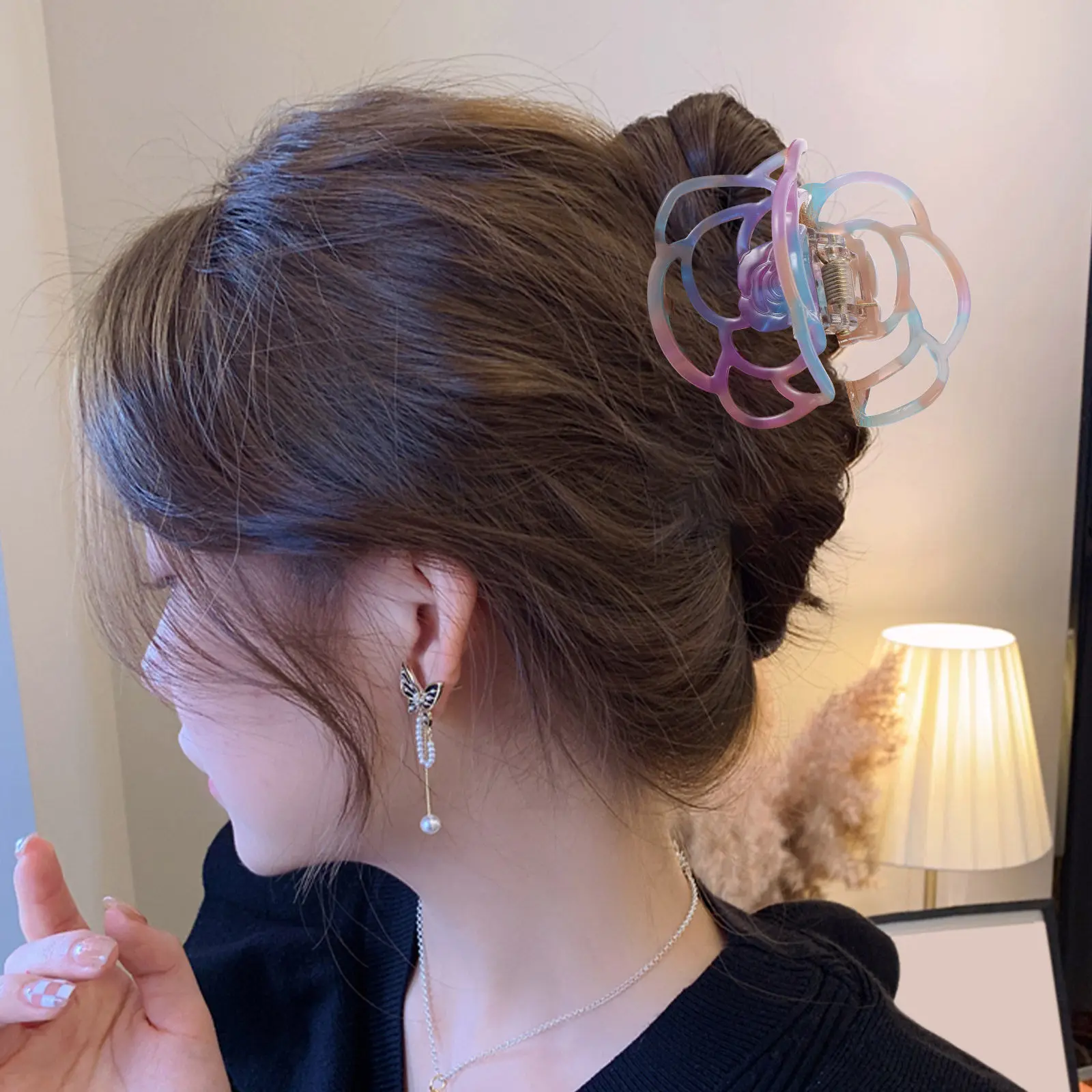 Fashionable Rose Shark Hair Barrette Delicate Flower Jaw Clip Stylish Hair Accessories for Women Girls Elegant Look Daily Use
Fashionable Rose Shark Hair Barrette Delicate Flower Jaw Clip Stylish Hair Accessories for Women Girls Elegant Look Daily Use