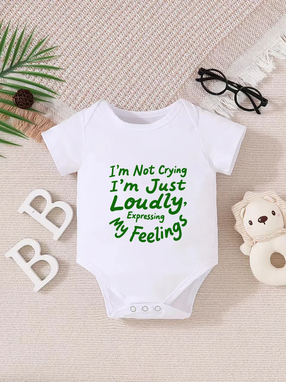Playful letter-printed baby short-sleeve triangle bodysuit. Button closure for easy dressing, machine washable
Playful letter-printed baby short-sleeve triangle bodysuit. Button closure for easy dressing, machine washable