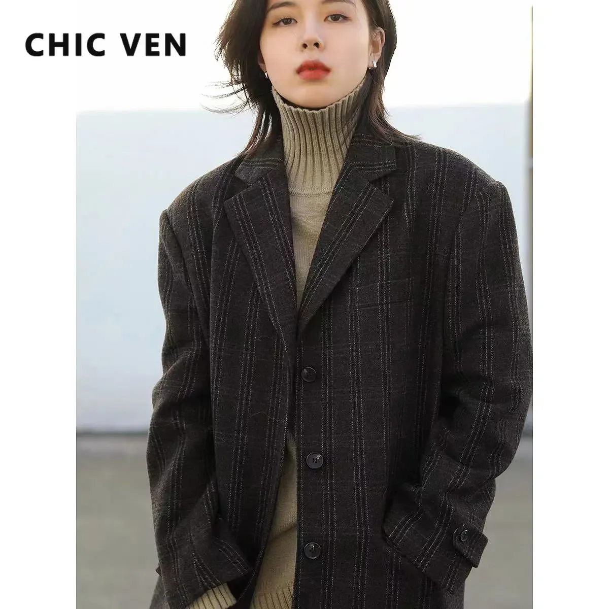 CHIC VEN Women Wool blended Coat Retro Wide Shoulder Plaid Jacket Medium Long Ladies Overcoat Female Tops Autumn Winter 2023
CHIC VEN Women Wool blended Coat Retro Wide Shoulder Plaid Jacket Medium Long Ladies Overcoat Female Tops Autumn Winter 2023