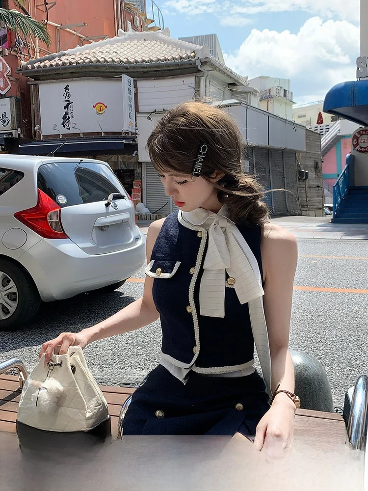 A-Line High-Waist Midi Skirt Set with Fragrant Montage Top Sleeveless Two-Piece Summer Outfit for Young Women 18-25 Years Old
A-Line High-Waist Midi Skirt Set with Fragrant Montage Top Sleeveless Two-Piece Summer Outfit for Young Women 18-25 Years Old