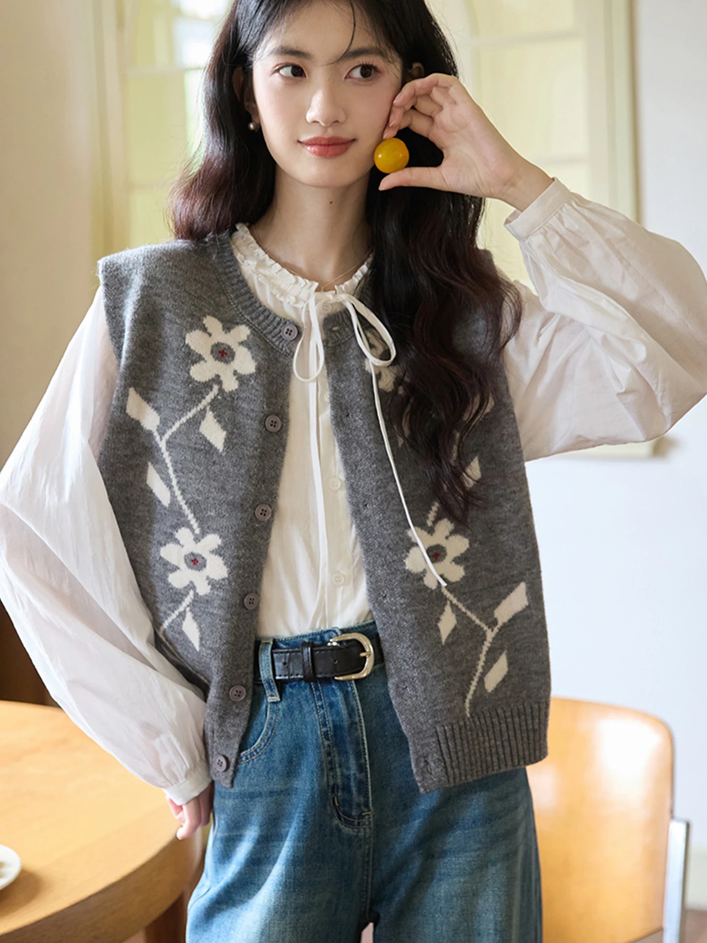 Korean Sle round Ne Svel Knitted Cardigan Top Layered Casual Faion Autumn 2025 Unique Texture Vest ular Leisure
Korean Sle round Ne Svel Knitted Cardigan Top Layered Casual Faion Autumn 2025 Unique Texture Vest ular Leisure