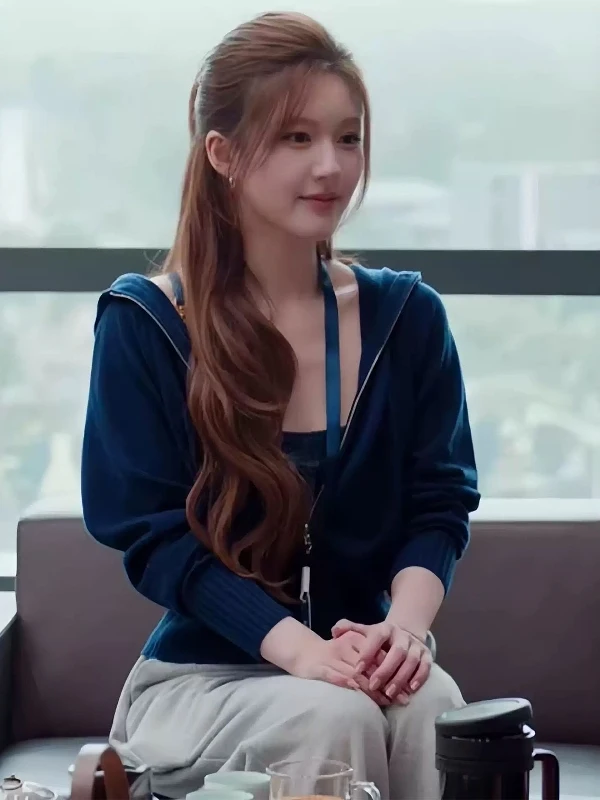 Потрясающая женская толстовка на молнии с капюшоном: модный осенне-зимний дизайн, повседневная, дышащая, из полиэфирного волокна
Потрясающая женская толстовка на молнии с капюшоном: модный осенне-зимний дизайн, повседневная, дышащая, из полиэфирного волокна