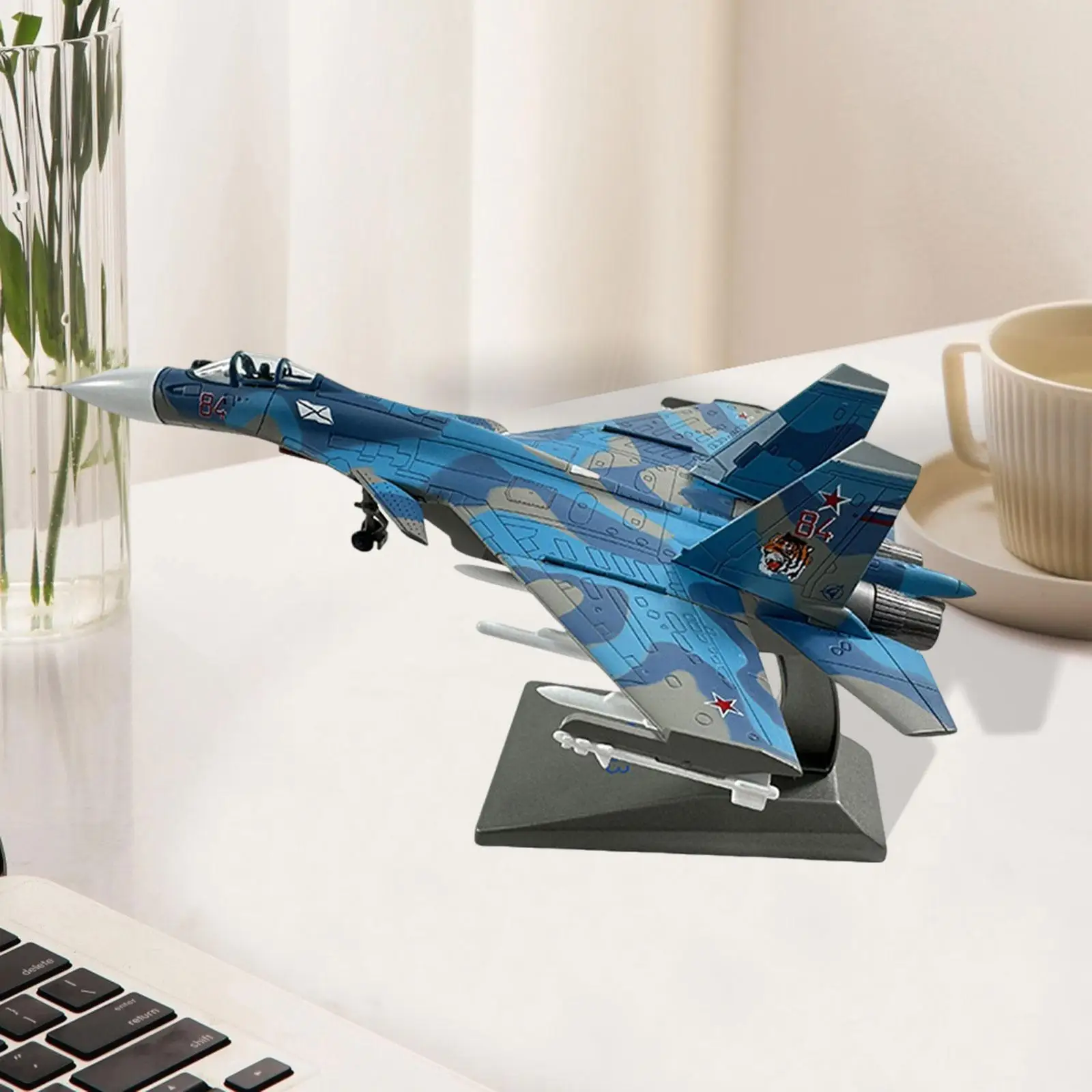Игрушечный самолет из литого под давлением сплава SU-33, истребитель, высокая имитация дисплея, украшение, коллекция самолетов для мальчиков, детская игрушка, украшение на полку
Игрушечный самолет из литого под давлением сплава SU-33, истребитель, высокая имитация дисплея, украшение, коллекция самолетов для мальчиков, детская игрушка, украшение на полку