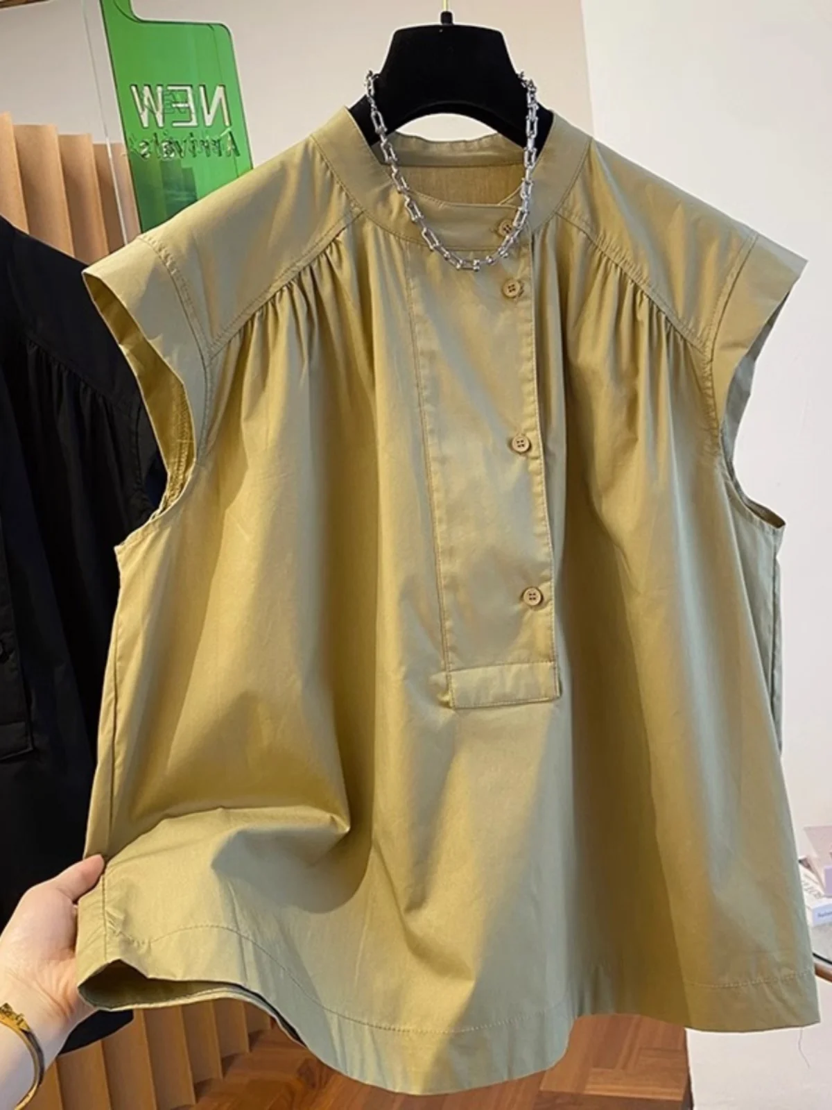 Loose Casual Korean Style Women's Summer Shirt Sleeveless High Waist Button Design plus Size Versatile Slimming Top
Loose Casual Korean Style Women's Summer Shirt Sleeveless High Waist Button Design plus Size Versatile Slimming Top