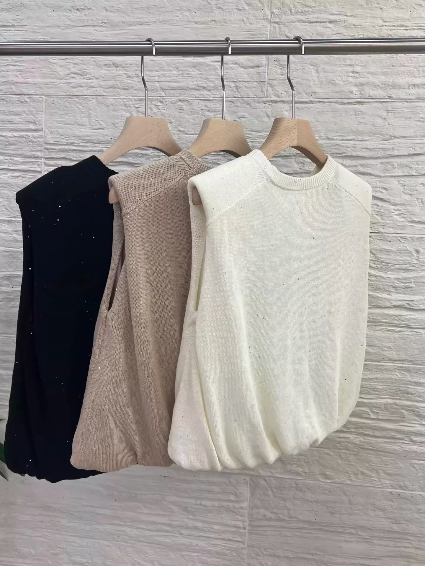 Women 100% Linen Sequined Tank Tops Padded Shoulder Round Neck Sleeveless Fashion Knitted Vest
Women 100% Linen Sequined Tank Tops Padded Shoulder Round Neck Sleeveless Fashion Knitted Vest