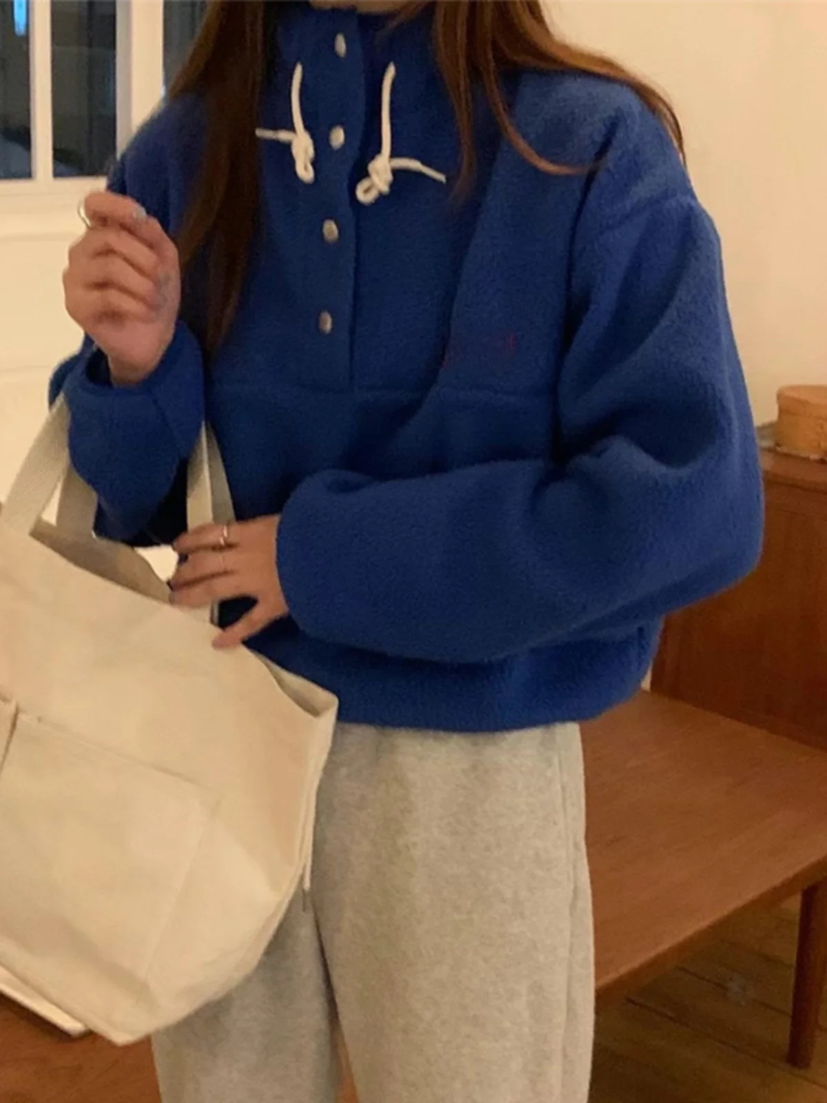 Blue Drawstring Hooded Fleece Women's Sweatshirt Stand Collar Trendy Korean Style Autumn Winter New Fashion Age-Defying Versa...
Blue Drawstring Hooded Fleece Women's Sweatshirt Stand Collar Trendy Korean Style Autumn Winter New Fashion Age-Defying Versa...