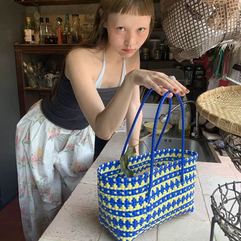 Colorful Hollow Woven Shoulder Bag Straw Woven Large Capacity Vegetable Basket Handbag Multifunctional Vacation Beach Pet Bag
Colorful Hollow Woven Shoulder Bag Straw Woven Large Capacity Vegetable Basket Handbag Multifunctional Vacation Beach Pet Bag