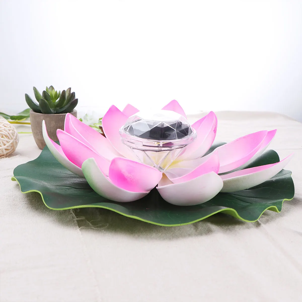 Solar Lotus Lamp Lightweight Realistic Waterproof Floating Lights for Outdoor Pond Yard Garden LED Solar Powered Flowers
Solar Lotus Lamp Lightweight Realistic Waterproof Floating Lights for Outdoor Pond Yard Garden LED Solar Powered Flowers