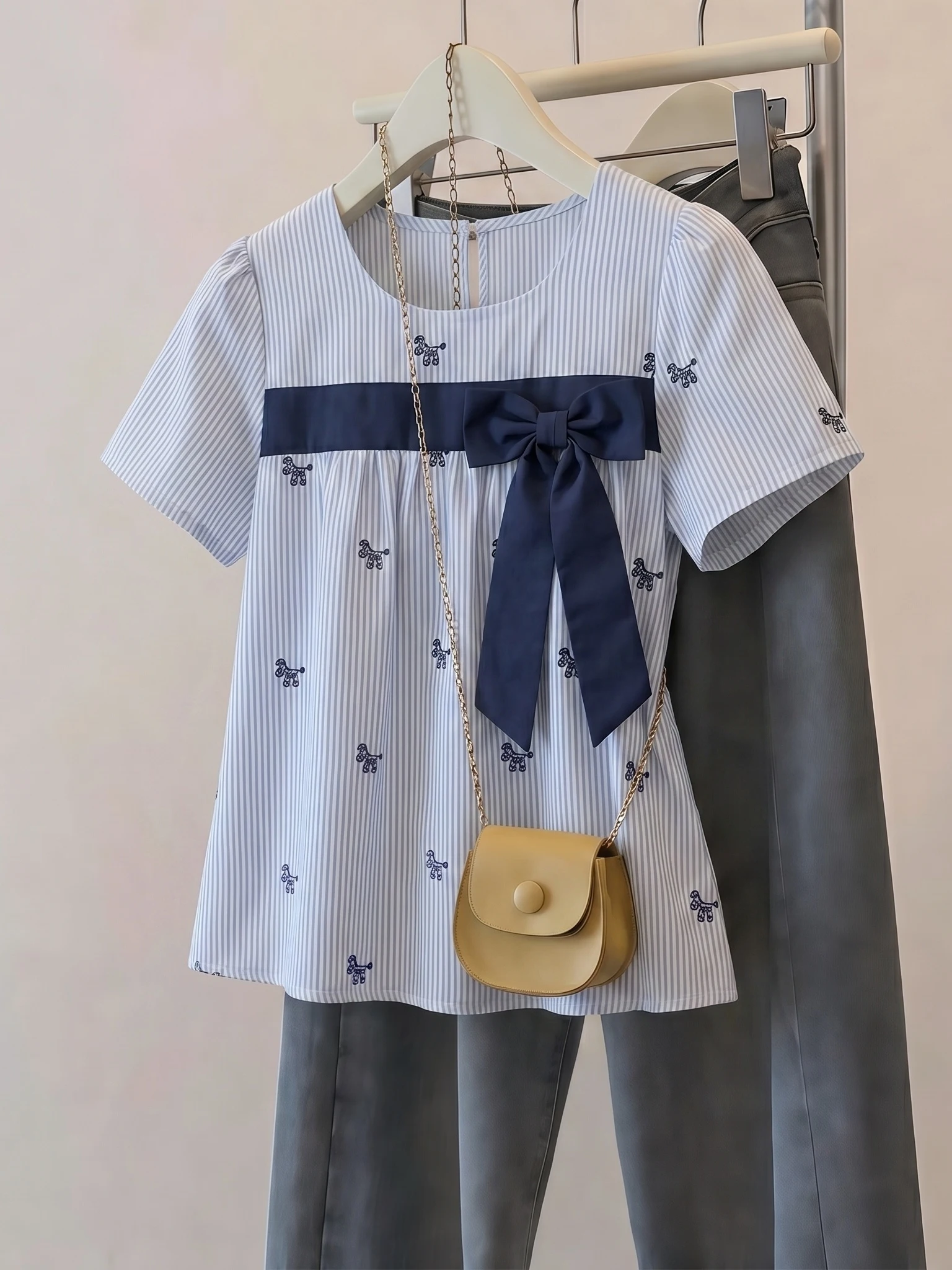 Light Blue Striped Shoulder Short Sleeve Women's Shirt Summer New Style Big Size Fat MM Anti-Aging Top Commute Style
Light Blue Striped Shoulder Short Sleeve Women's Shirt Summer New Style Big Size Fat MM Anti-Aging Top Commute Style
