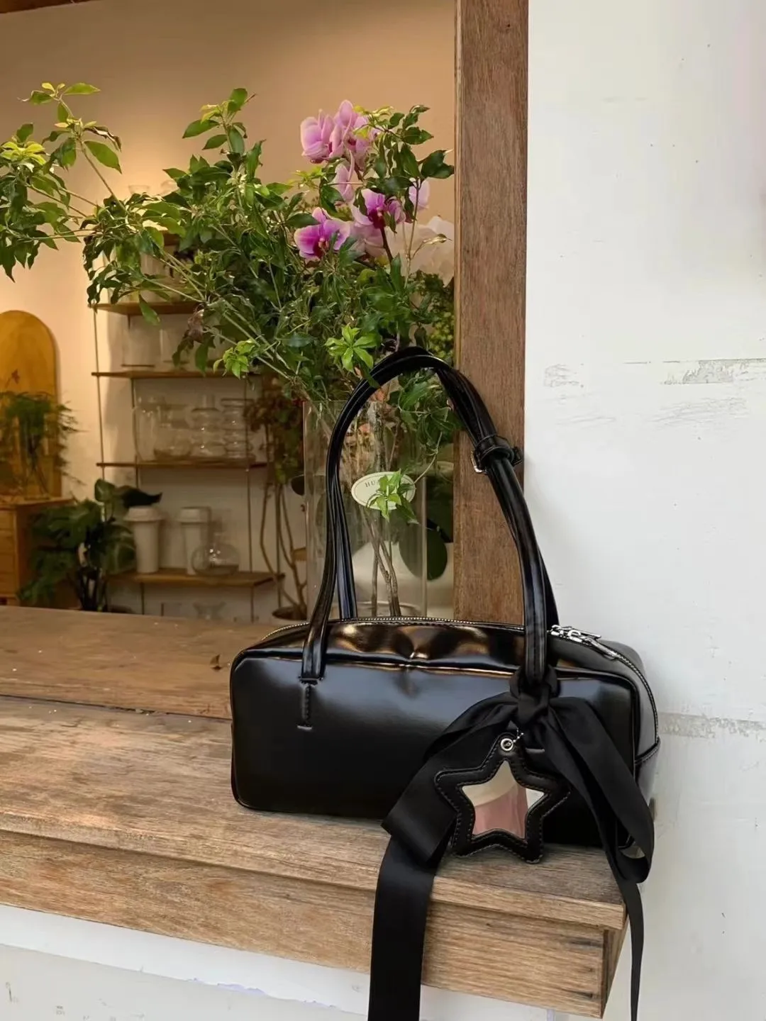 Toptrends Fashion Designer Genuine Leather Shoulder Bags For Women 2026 Luxury Bowling Tote Office Ladies Handbags
Toptrends Fashion Designer Genuine Leather Shoulder Bags For Women 2026 Luxury Bowling Tote Office Ladies Handbags