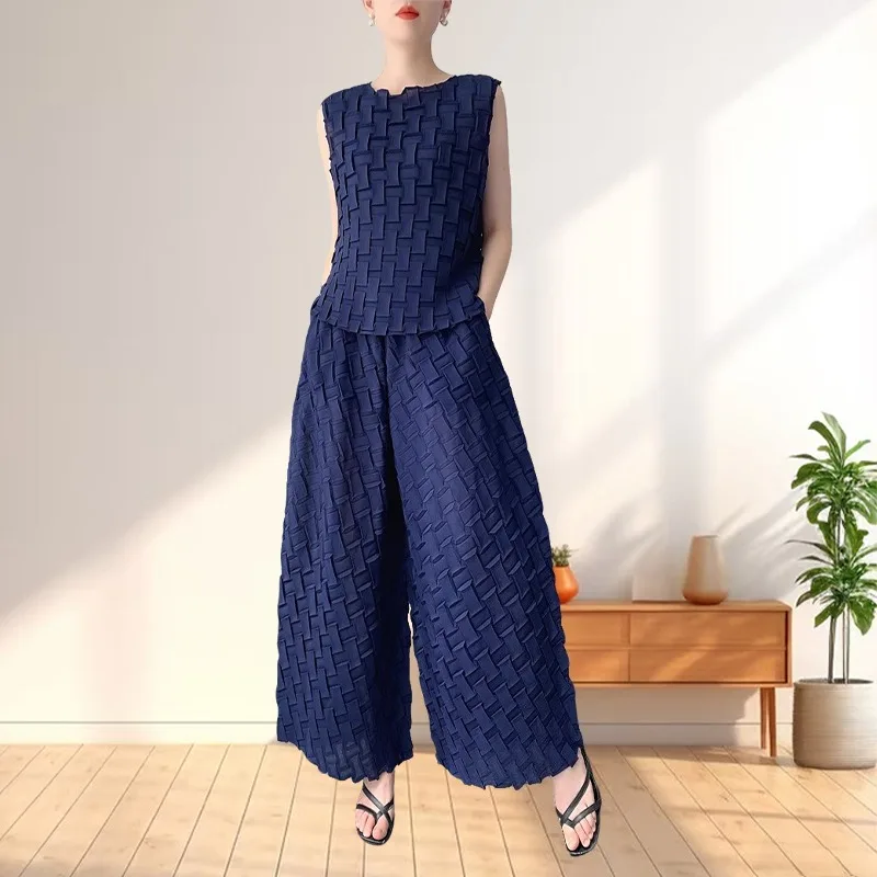 Miyake Handmade Pleated Suit Women's Summer New Tops Flared Pants Comfortable Casual Loose Large Size with Stretchy Clothing
Miyake Handmade Pleated Suit Women's Summer New Tops Flared Pants Comfortable Casual Loose Large Size with Stretchy Clothing