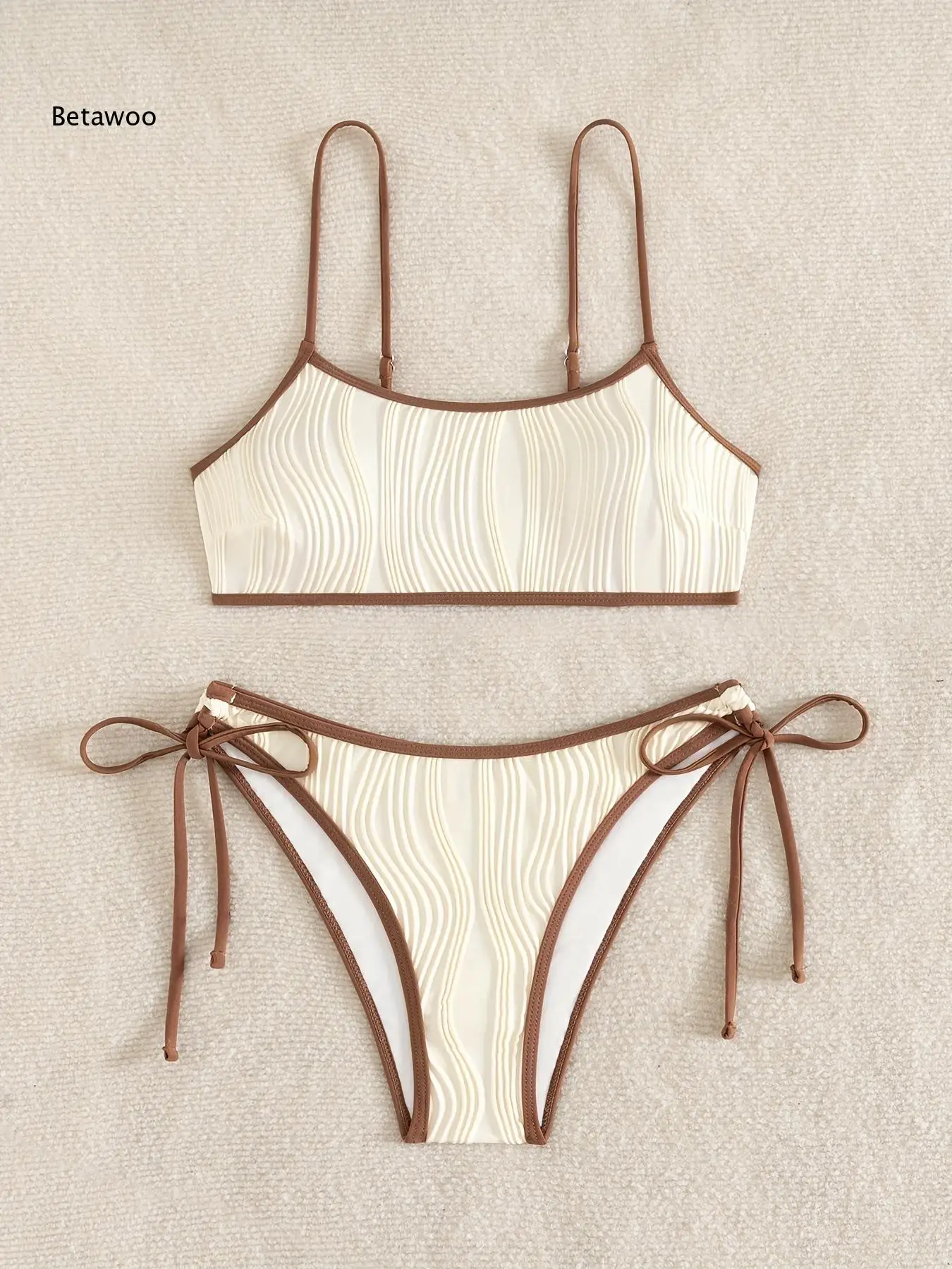 Minimalist Contrast Piping Wavy Fabric Spaghetti Strap Two Piece Swimsuit
Minimalist Contrast Piping Wavy Fabric Spaghetti Strap Two Piece Swimsuit