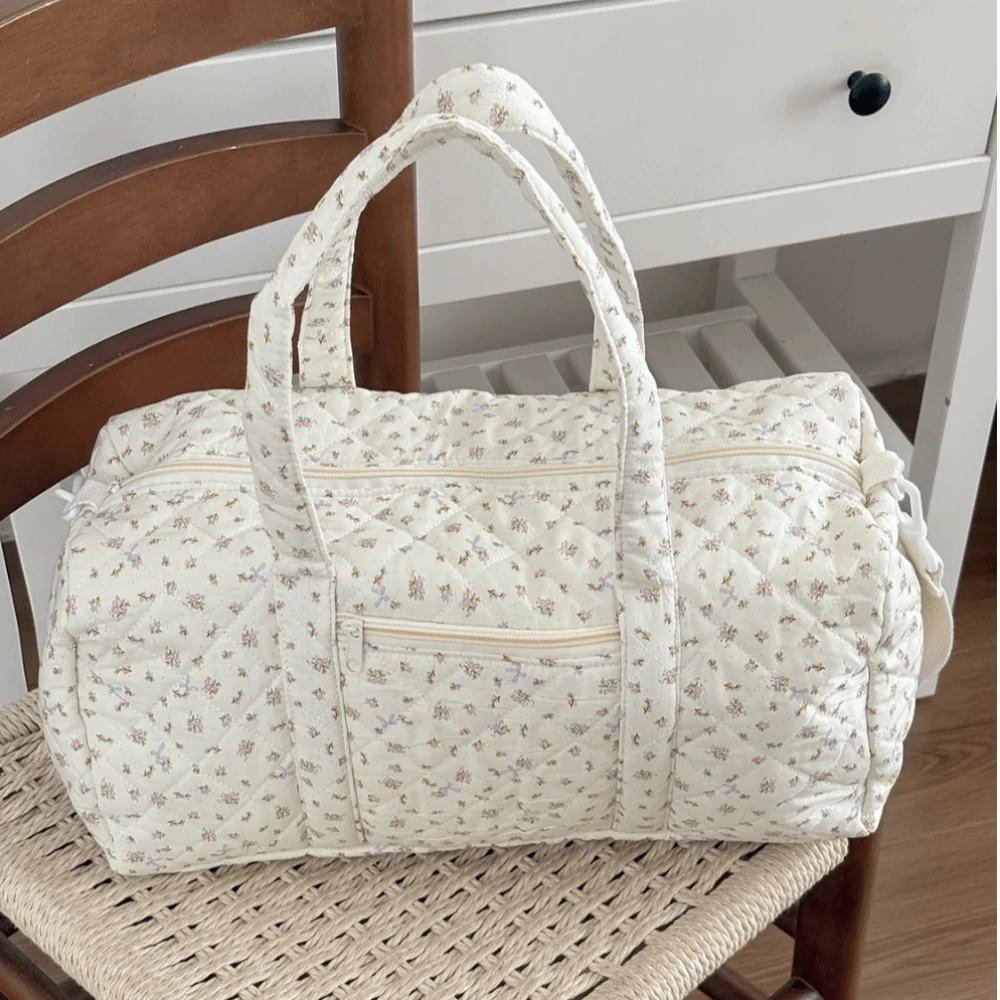 Ins Fresh Lightweight Quilted Travel Bag Large Capacity Handheld Diagonal Boston Bag Floral Cotton Bag Travel
Ins Fresh Lightweight Quilted Travel Bag Large Capacity Handheld Diagonal Boston Bag Floral Cotton Bag Travel