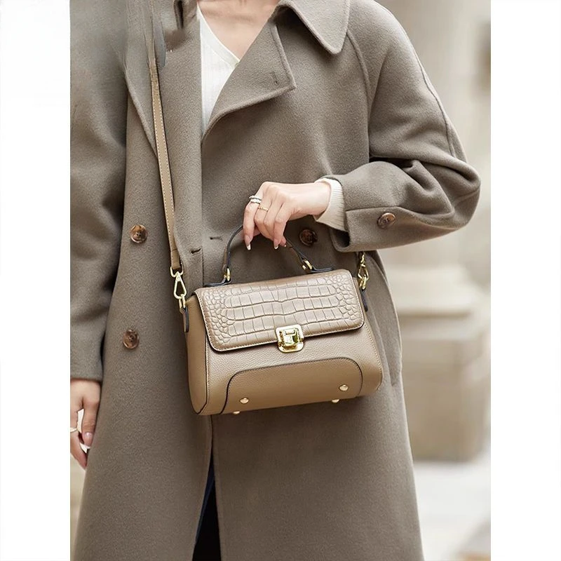 Women's Niche High-end Feel Handbag Fashionable Crocodile Pattern Genuine Leather Shoulder Crossbody Small Square Bag E5889
Women's Niche High-end Feel Handbag Fashionable Crocodile Pattern Genuine Leather Shoulder Crossbody Small Square Bag E5889