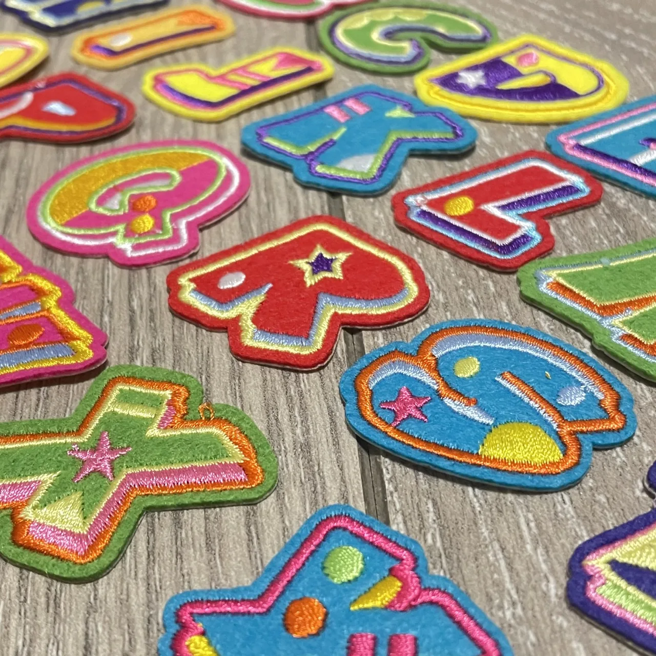 ABC Anime Letter Patch Felt Embroidered Cute Patches Iron on For Clothing Kids Colorful Letters Child Girls Shoes DIY Materials
ABC Anime Letter Patch Felt Embroidered Cute Patches Iron on For Clothing Kids Colorful Letters Child Girls Shoes DIY Materials