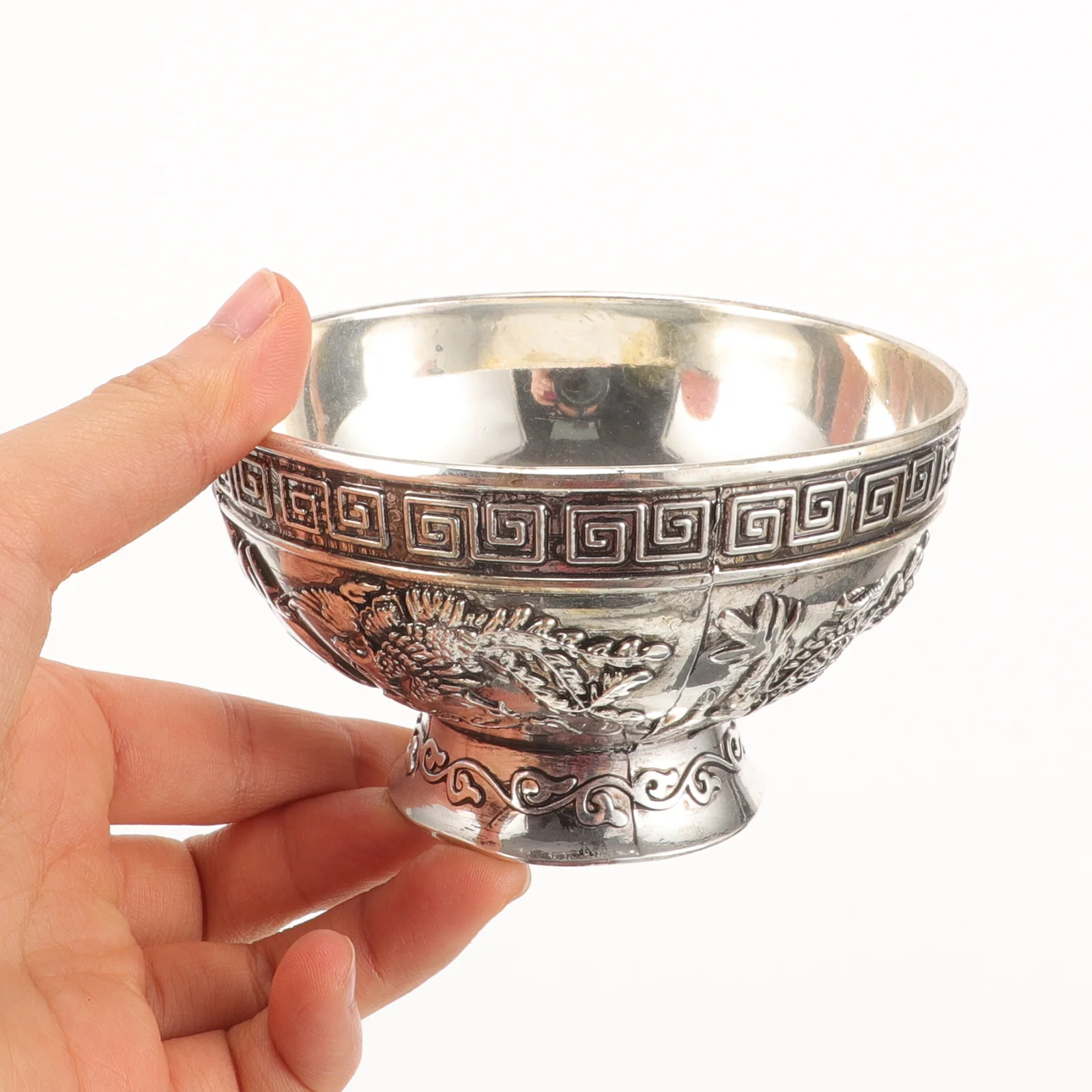 Elegant Vintage Style Copper Bowl with Dragon Phoenix Motif for Worship Rituals Religious Offering and Home Display
Elegant Vintage Style Copper Bowl with Dragon Phoenix Motif for Worship Rituals Religious Offering and Home Display