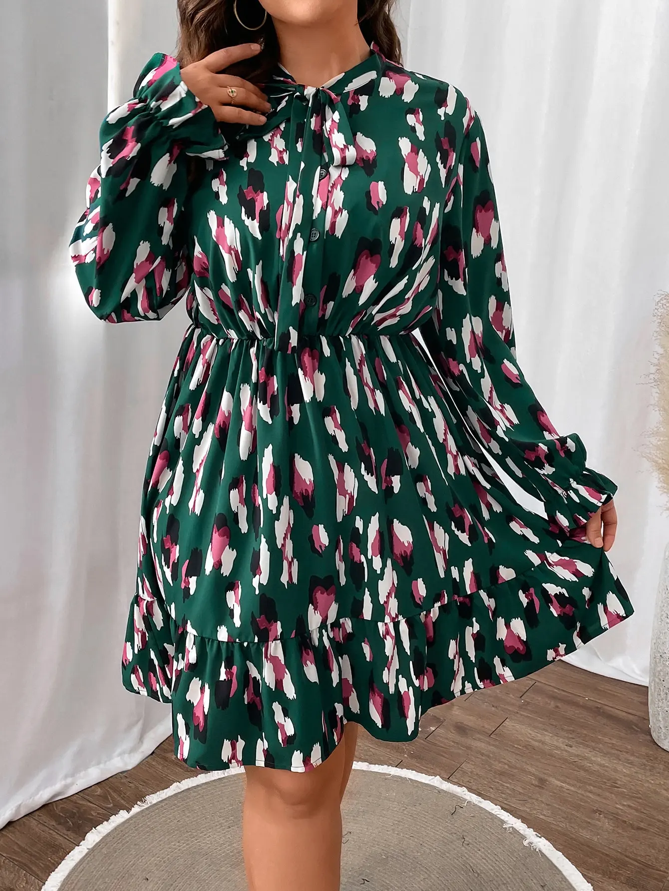 Spring and Summer New Style Elegant Plus Size Dress Long-Sleeved Floral Dress Mid-Length Skirt
Spring and Summer New Style Elegant Plus Size Dress Long-Sleeved Floral Dress Mid-Length Skirt