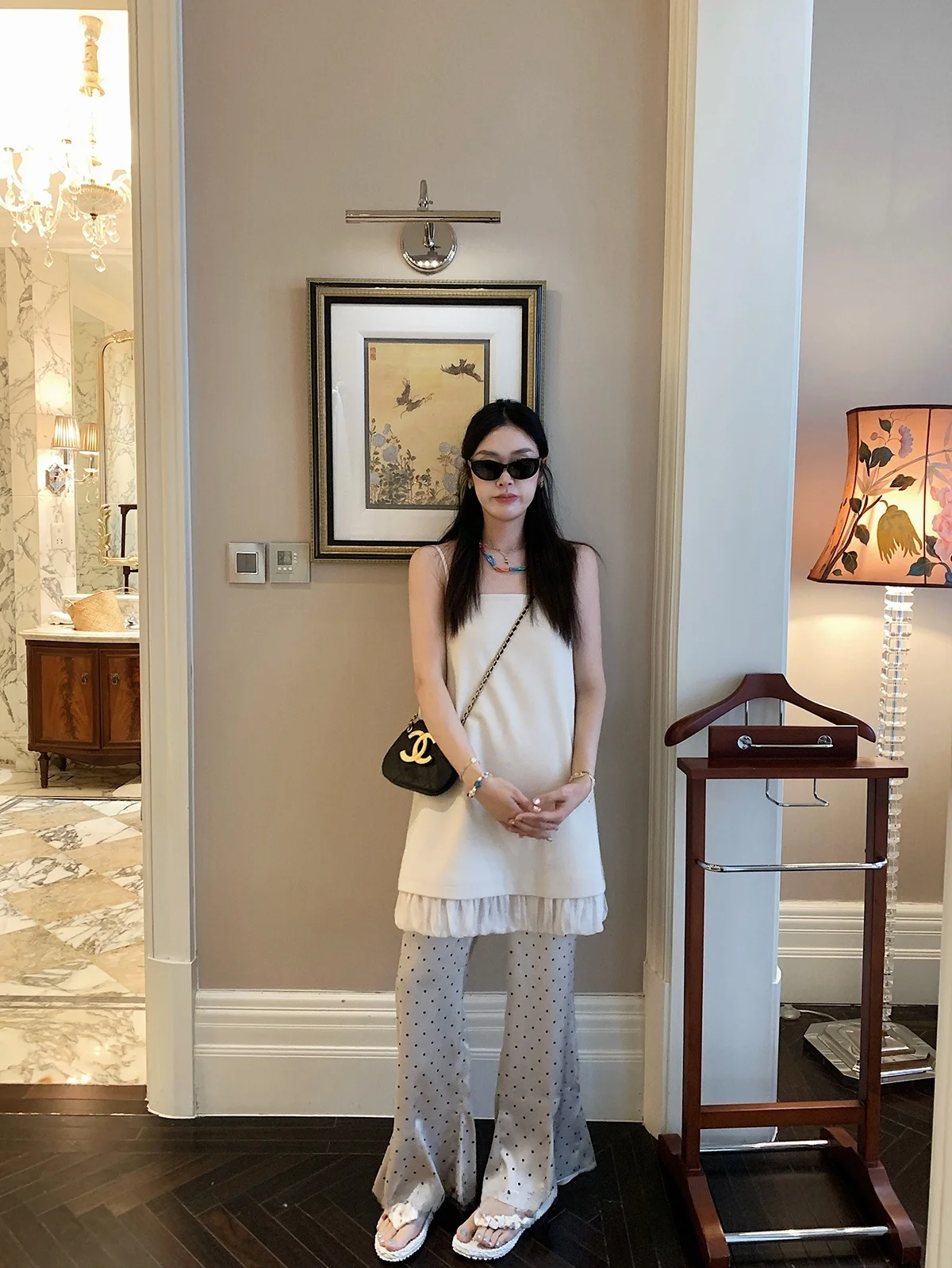 Женские повседневные брюки в стиле ретро с широкими штанинами в горошек, летние, свободного кроя, струящиеся, прямого силуэта, в пол, в корейском стиле
Женские повседневные брюки в стиле ретро с широкими штанинами в горошек, летние, свободного кроя, струящиеся, прямого силуэта, в пол, в корейском стиле