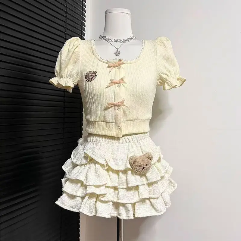 Children's Summer New Sweet and Cute Bow Embroidered T-shirt Girls' Little Bear Cake Skirt Set
Children's Summer New Sweet and Cute Bow Embroidered T-shirt Girls' Little Bear Cake Skirt Set
